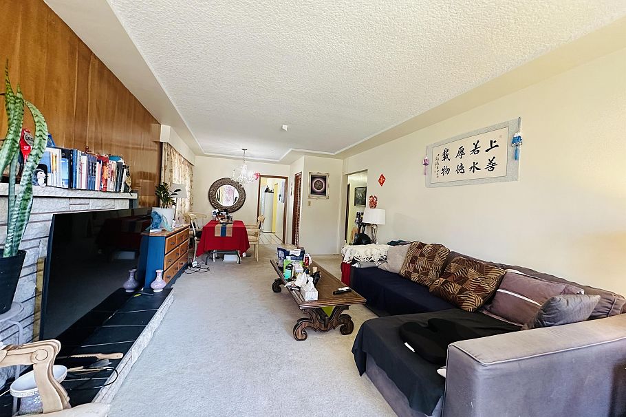 2887 W 24th Avenue Vancouver, BC - 2