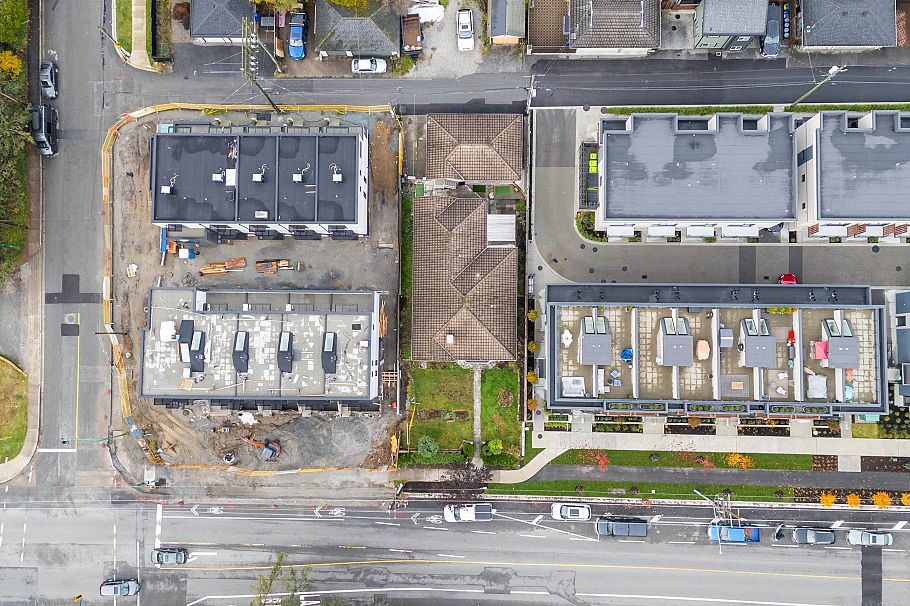 2097 612 E 3rd Street North Vancouver, BC - 2