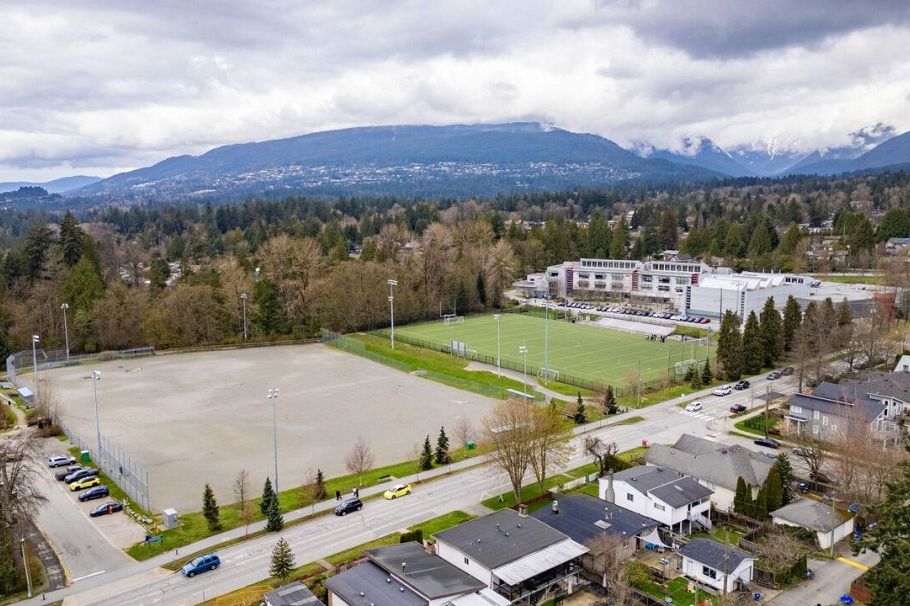 341 W 19th Street North Vancouver, BC - 18