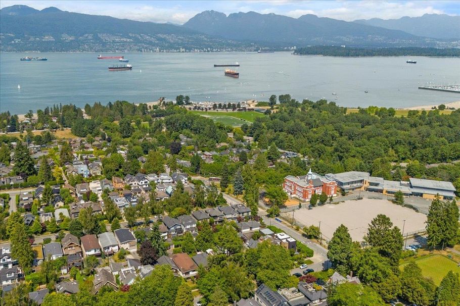 4427 W 6th Avenue Vancouver, BC - 36