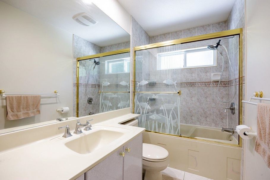 1224 E 14th Street North Vancouver, BC - 21