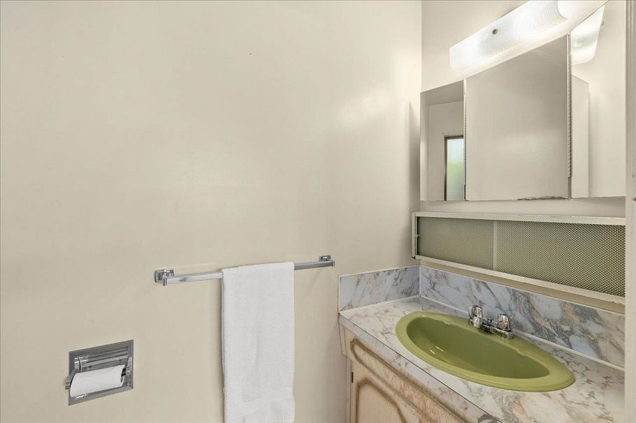 4427 W 6th Avenue Vancouver, BC - 18