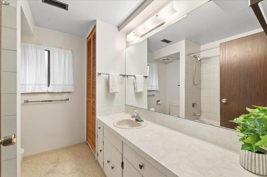 4427 W 6th Avenue Vancouver, BC - 27