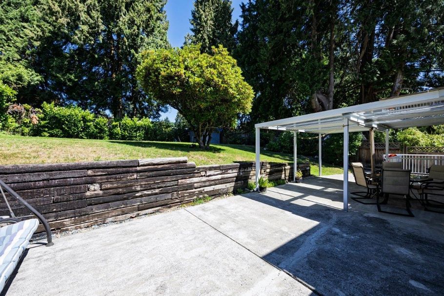 1224 E 14th Street North Vancouver, BC - 30