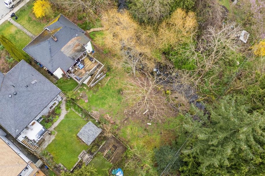 341 W 19th Street North Vancouver, BC - 8