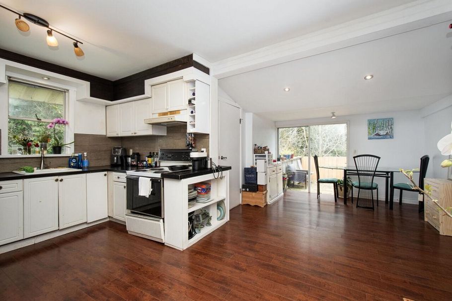 341 W 19th Street North Vancouver, BC - 2