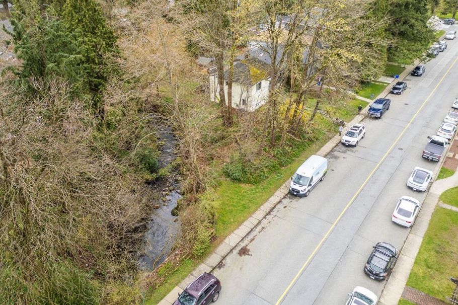 341 W 19th Street North Vancouver, BC - 11