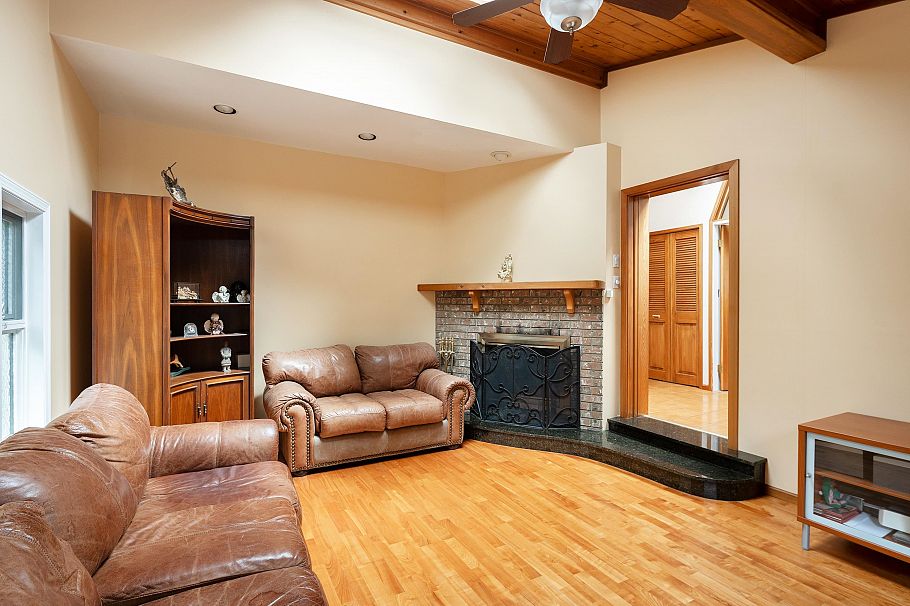 2929 W 24th Avenue Vancouver, BC - 1