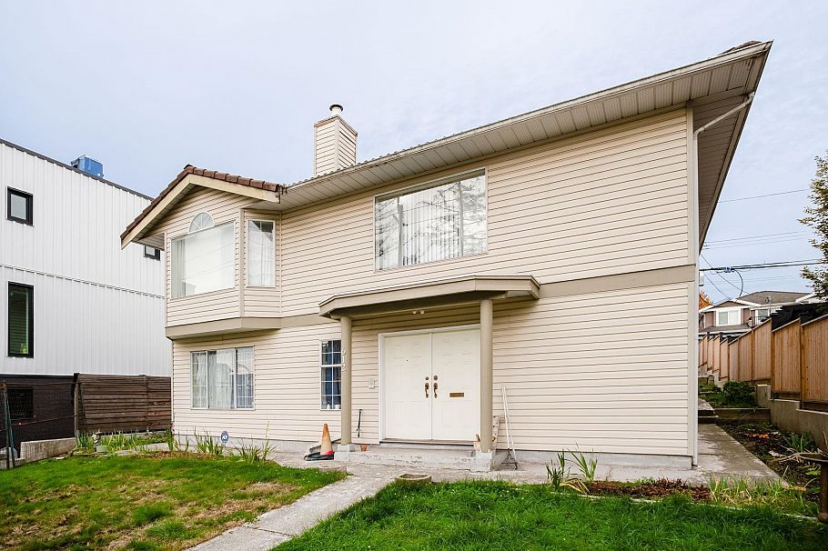 2097 612 E 3rd Street North Vancouver, BC - 13