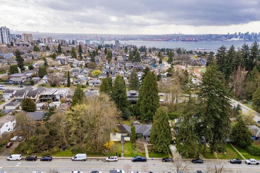 341 W 19th Street North Vancouver, BC - 23