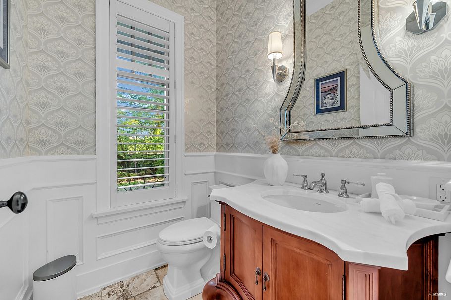 5530 Mcmaster Road Vancouver, BC - 11