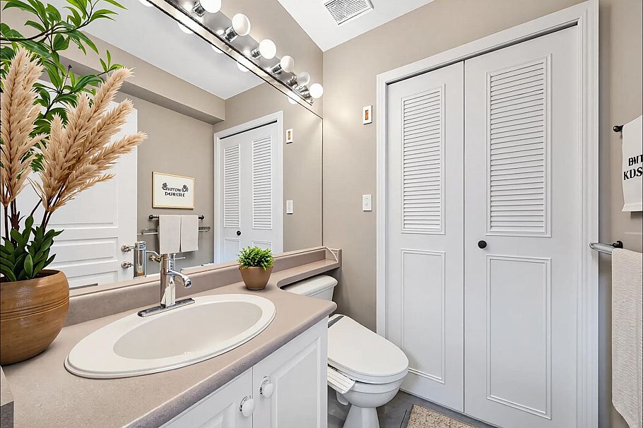 235 W 19th Street North Vancouver, BC - 14