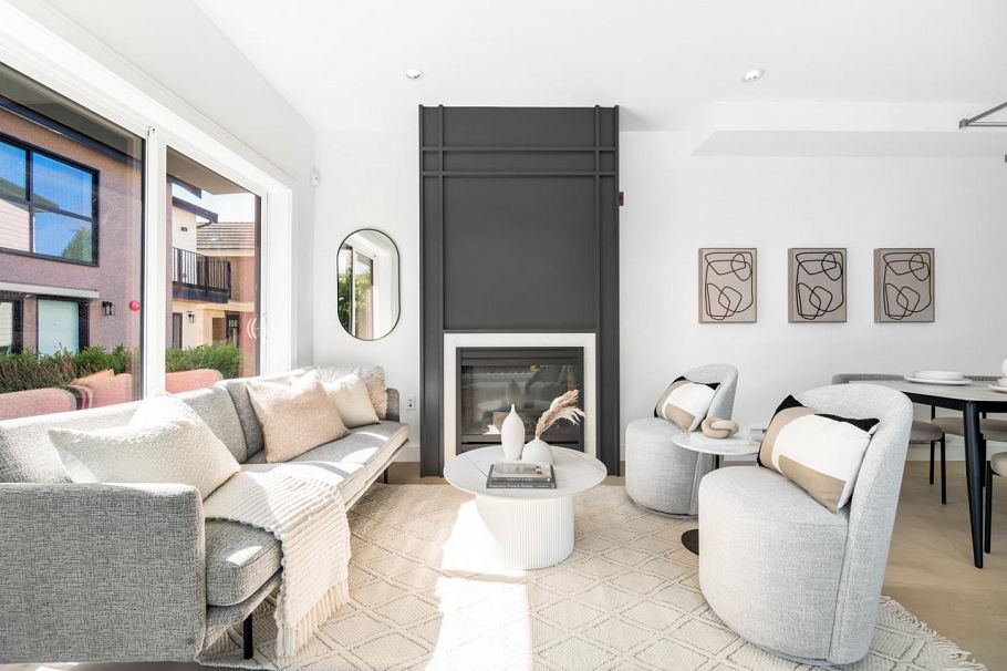 7353 Oak Street Vancouver, BC - 7