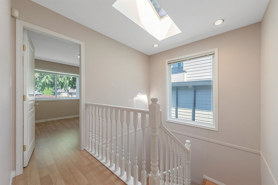 235 W 19th Street North Vancouver, BC - 18