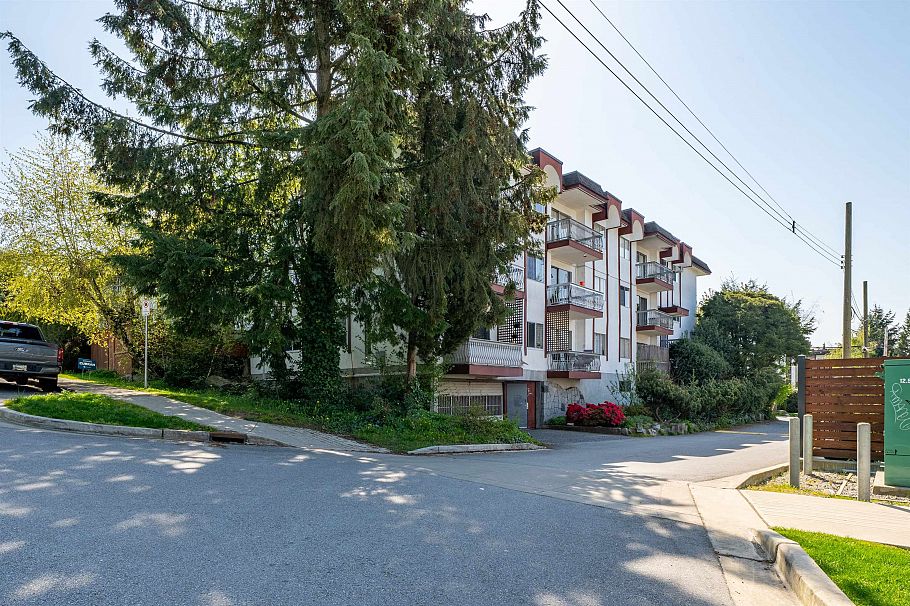 113 135 W 21st Street North Vancouver, BC - 16