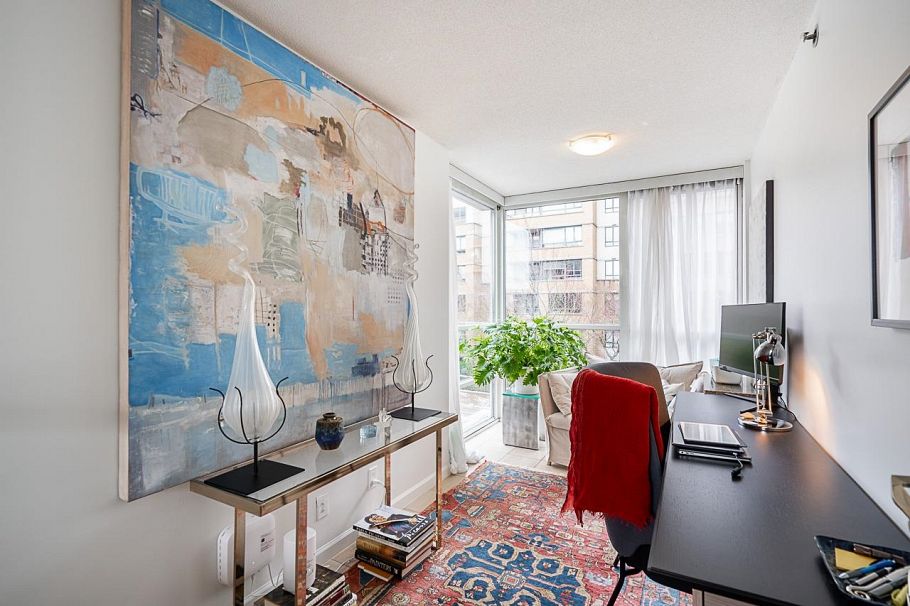 302 1228 Marinaside Crescent Vancouver, BC - 8