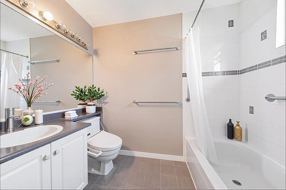 235 W 19th Street North Vancouver, BC - 21