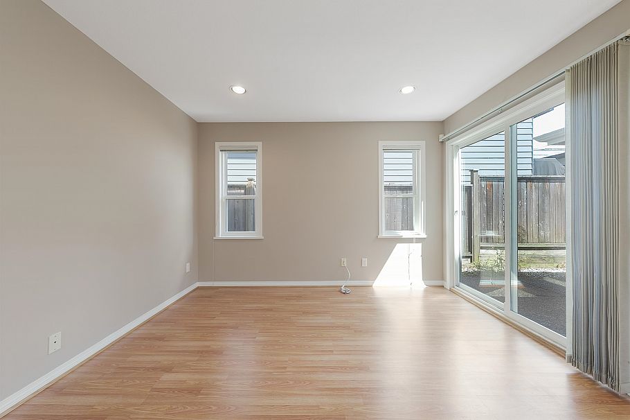 235 W 19th Street North Vancouver, BC - 12