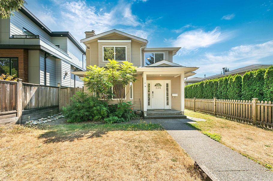 235 W 19th Street North Vancouver, BC - 26