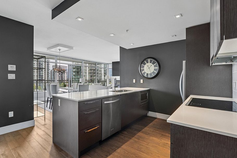 505 111 E 13th Street North Vancouver, BC - 16