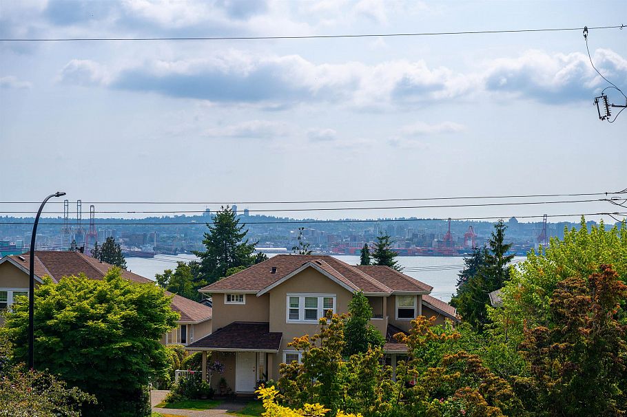 320 E Keith Road North Vancouver, BC - 27