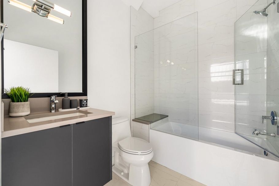 7353 Oak Street Vancouver, BC - 14