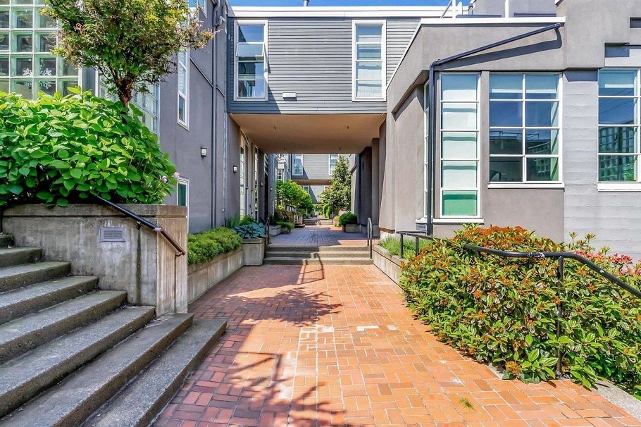 2217 Oak Street Vancouver, BC - 34