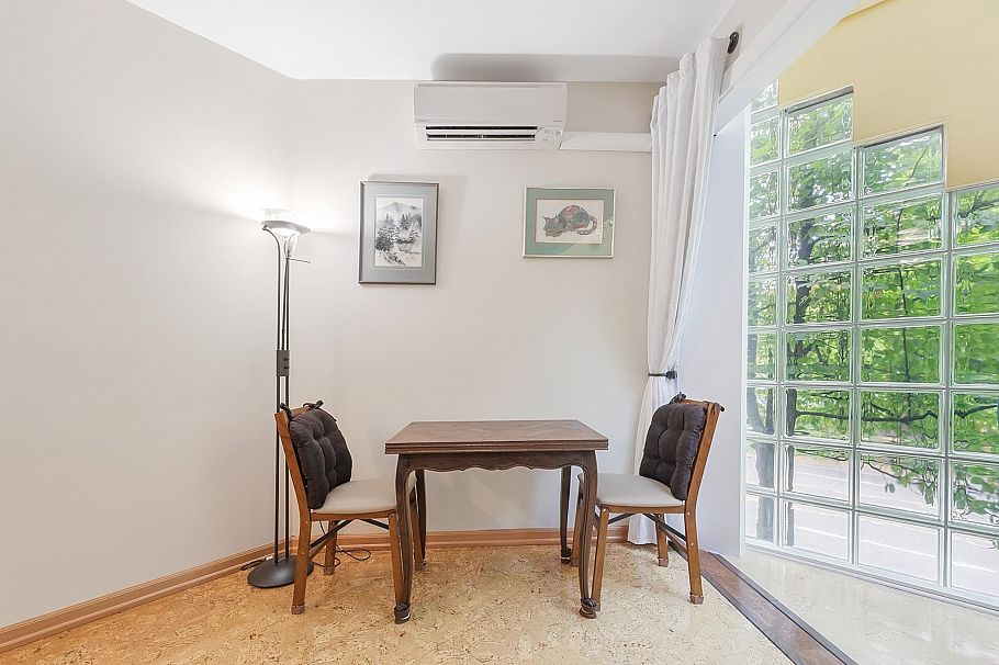 2217 Oak Street Vancouver, BC - 8