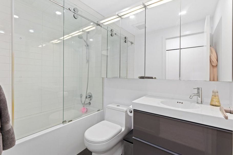 1358 W 7th Avenue Vancouver, BC - 19