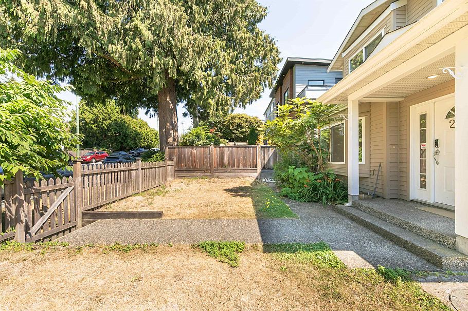 235 W 19th Street North Vancouver, BC - 28