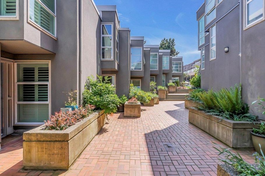 2217 Oak Street Vancouver, BC - 2