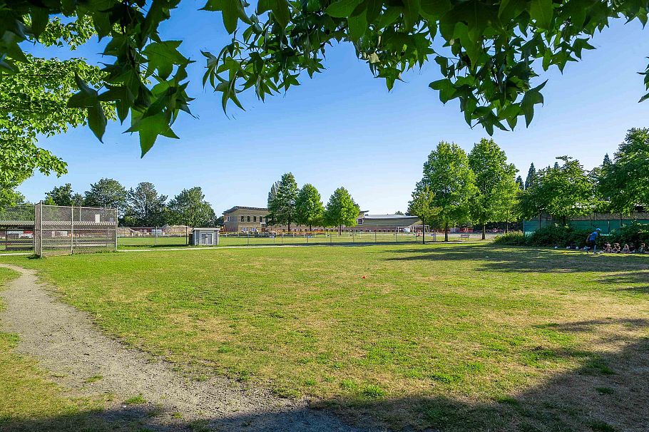 7353 Oak Street Vancouver, BC - 19