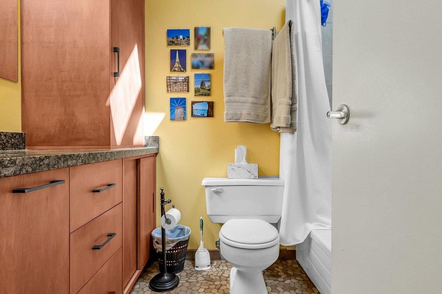 2217 Oak Street Vancouver, BC - 23