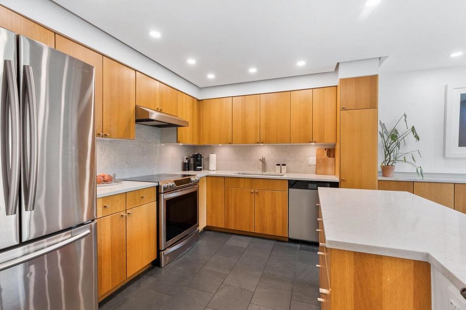 1358 W 7th Avenue Vancouver, BC - 11