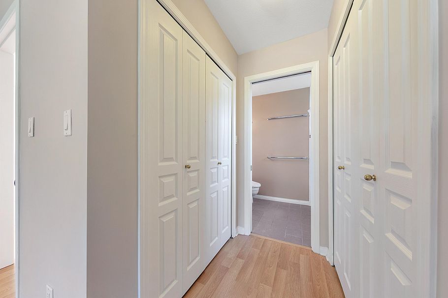 235 W 19th Street North Vancouver, BC - 20