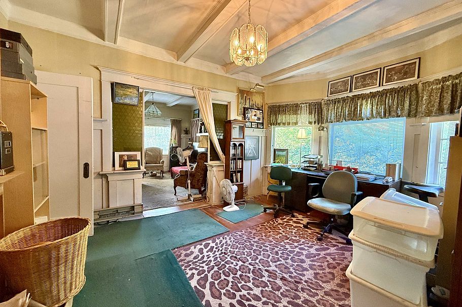 211 E 38th Avenue Vancouver, BC - 4