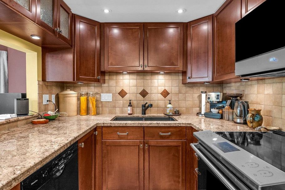 2217 Oak Street Vancouver, BC - 4