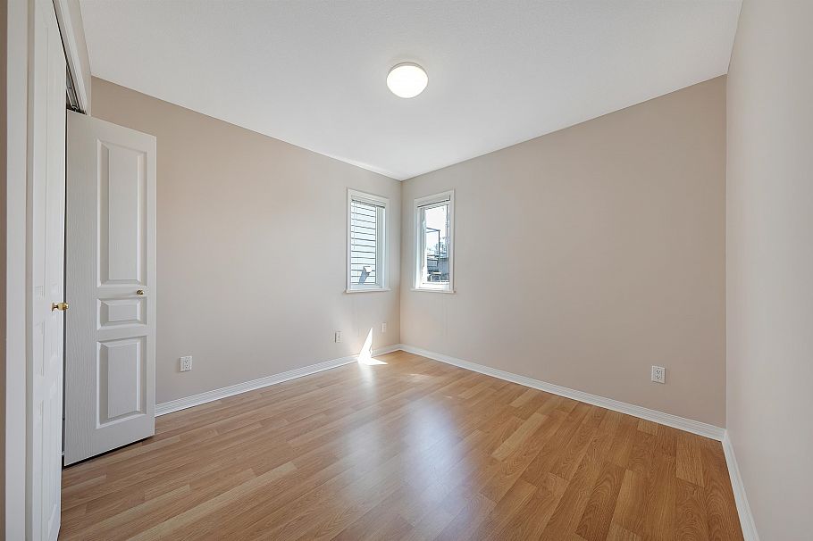 235 W 19th Street North Vancouver, BC - 25