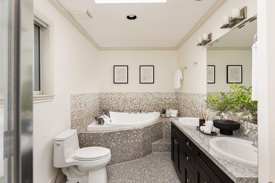 3520 W 30th Avenue Vancouver, BC - 25