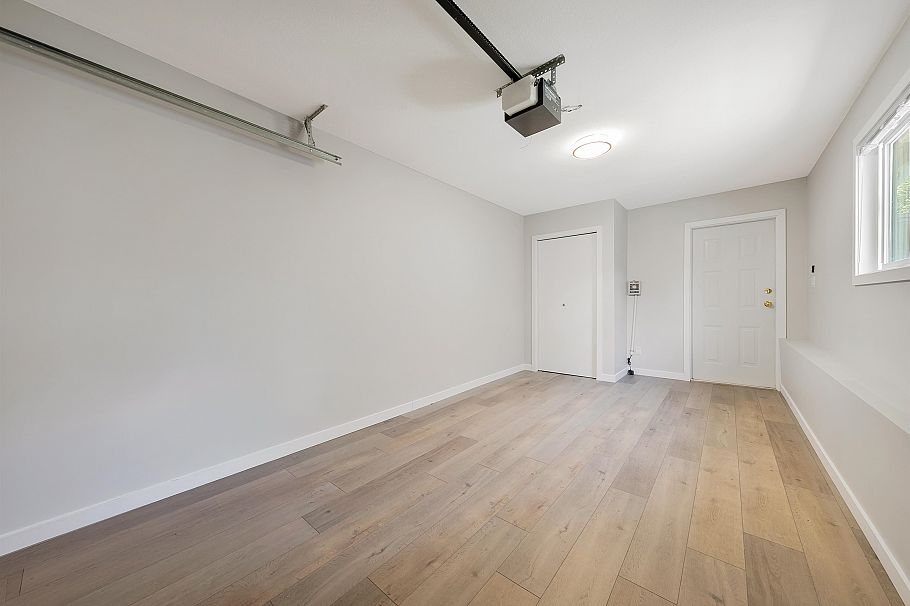 235 W 19th Street North Vancouver, BC - 30