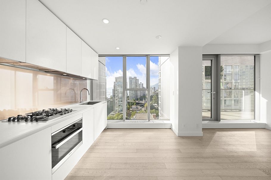 1907 1480 Howe Street Vancouver, BC - 2