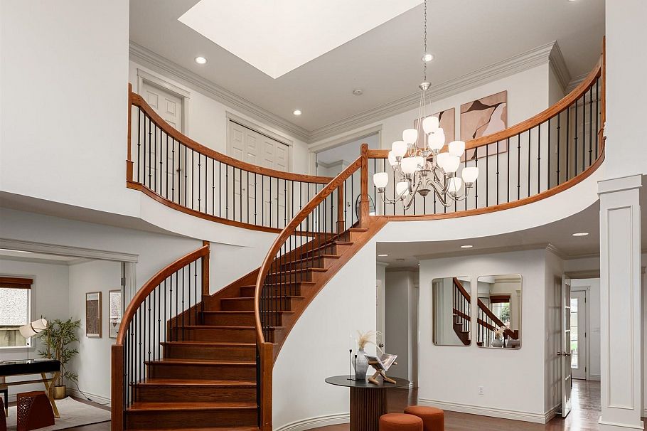 3520 W 30th Avenue Vancouver, BC - 9