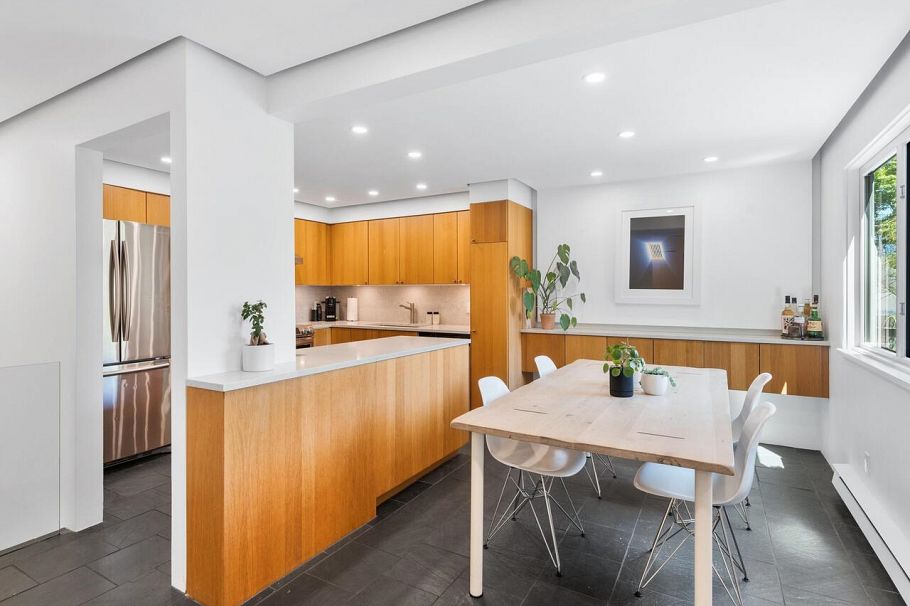 1358 W 7th Avenue Vancouver, BC - 9