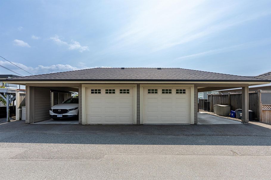 320 E Keith Road North Vancouver, BC - 37