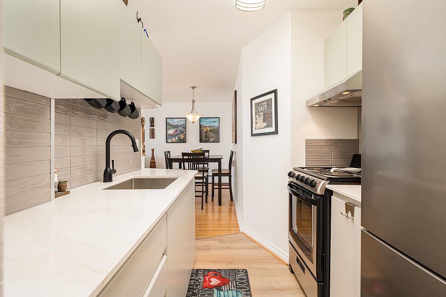 113 135 W 21st Street North Vancouver, BC - 10