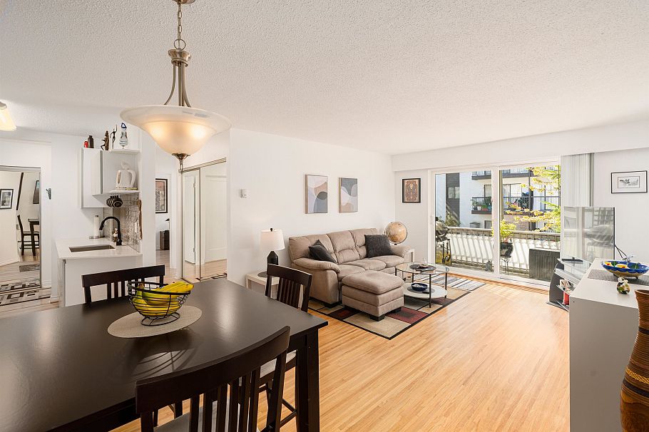 113 135 W 21st Street North Vancouver, BC - 1