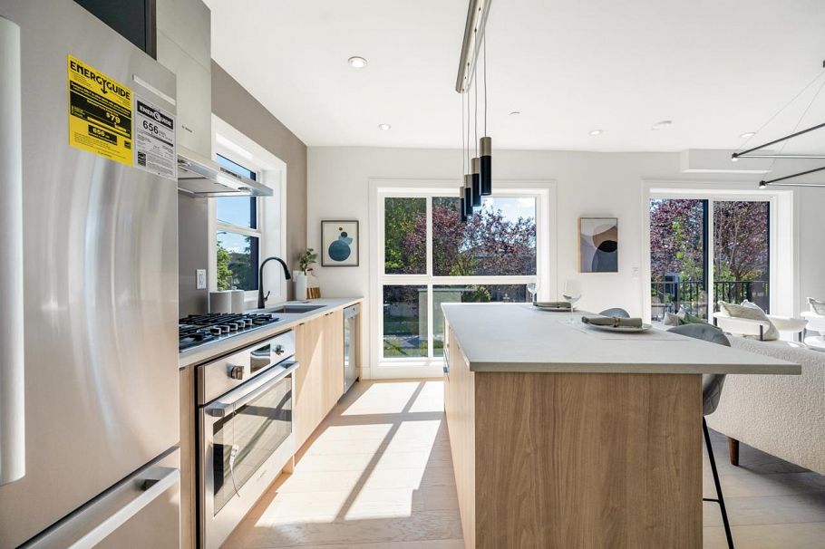 7357 Oak Street Vancouver, BC - 11