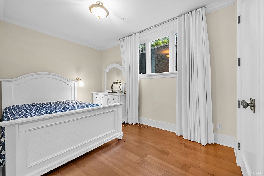 5530 Mcmaster Road Vancouver, BC - 19