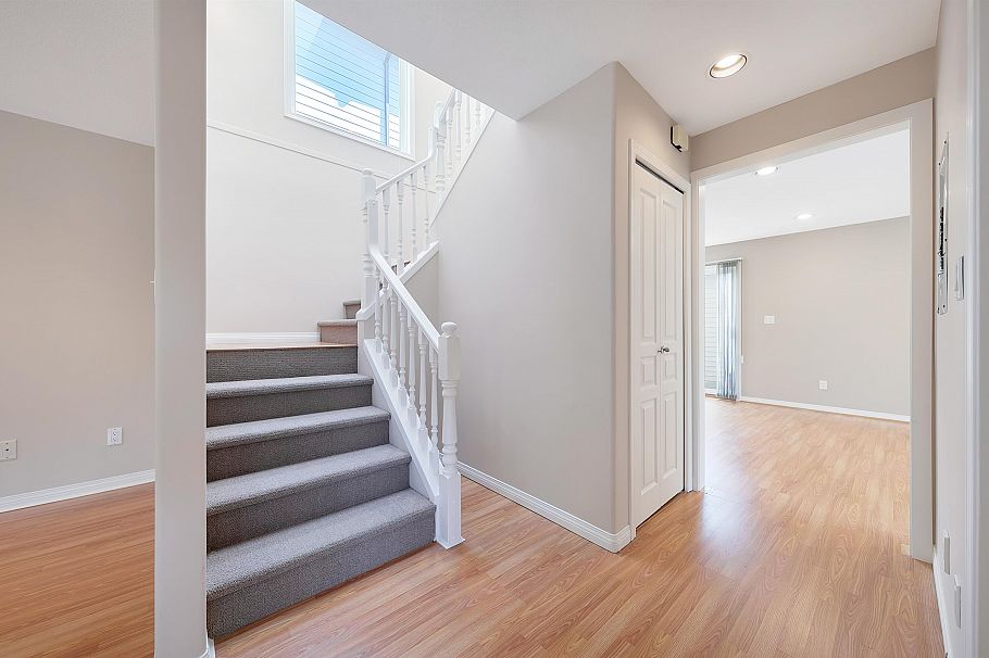 235 W 19th Street North Vancouver, BC - 17