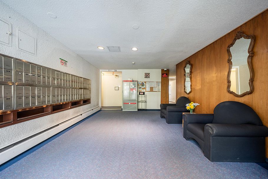 113 135 W 21st Street North Vancouver, BC - 17